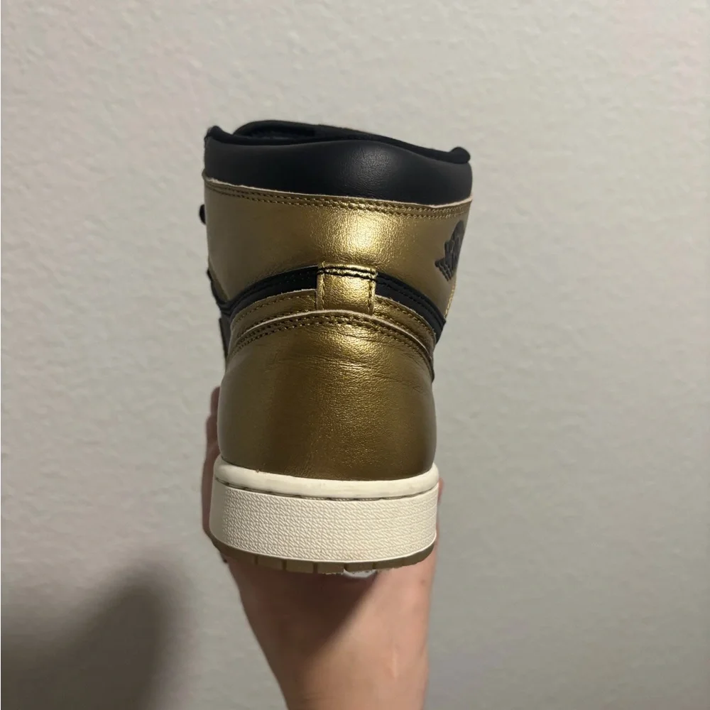 Jordan retro 1 high black and gold - Picture 3 of 9